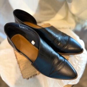 Universal Thread Black Footwear Sz 9.5